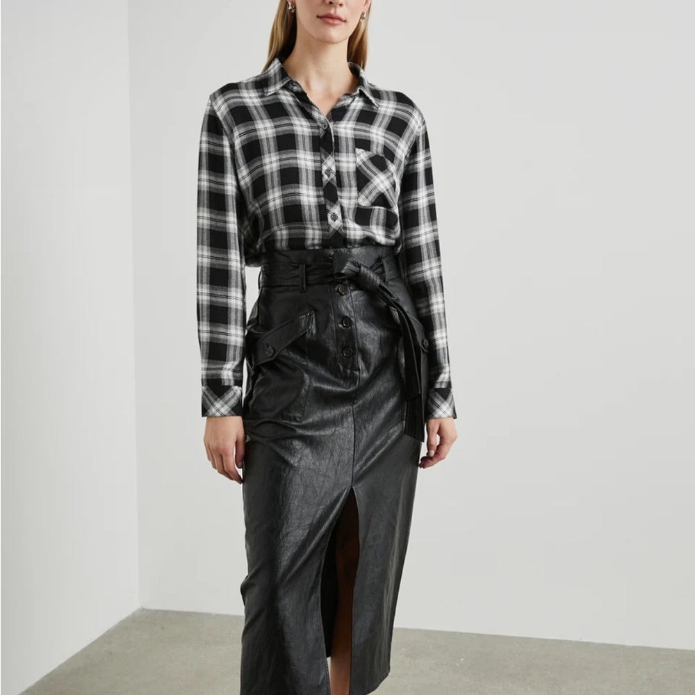 Rails Hunter Button Down Shirt In Midnight Snow Size S
